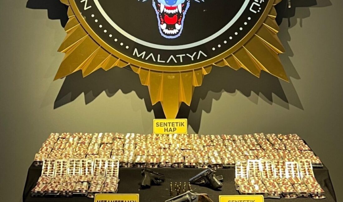Malatya’da uyuşturucu operasyonu: 3 gözaltı Malatya’da “torbacı” olarak tabir edilen sokak satıcılarına yönelik düzenlenen operasyonlarda