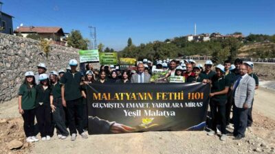 Battalgazi Belediyesi, Malatya’nın fethi yıl dönümü dolayısıyla düzenlediği etkinlikte öğrencilerle