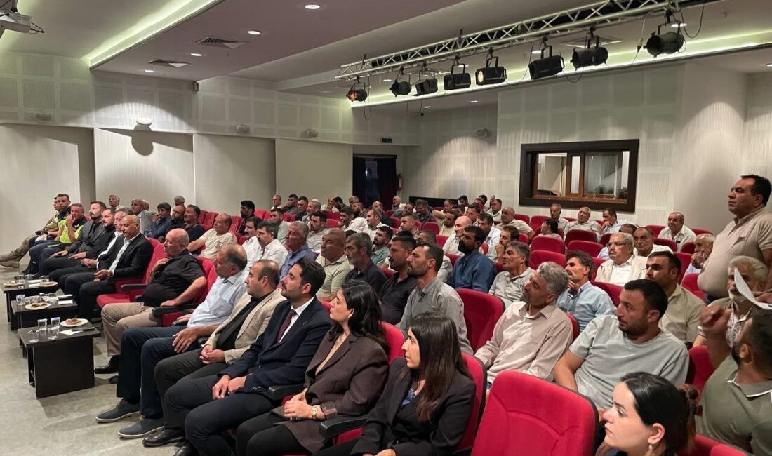 Malazgirt’te “Şeker Pancarı Üretim Toplantısı” düzenlendi Muş’un Malazgirt ilçesinde, şeker pancarı üretimi ve alım süreçlerine çiftçilere