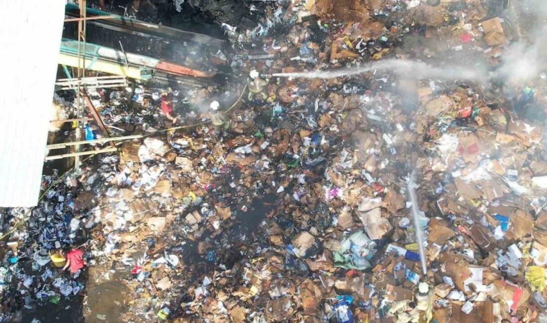 İstanbul’un Maltepe ilçesinde geri dönüşüm tesisinde yangın çıktı. İhbar üzerine