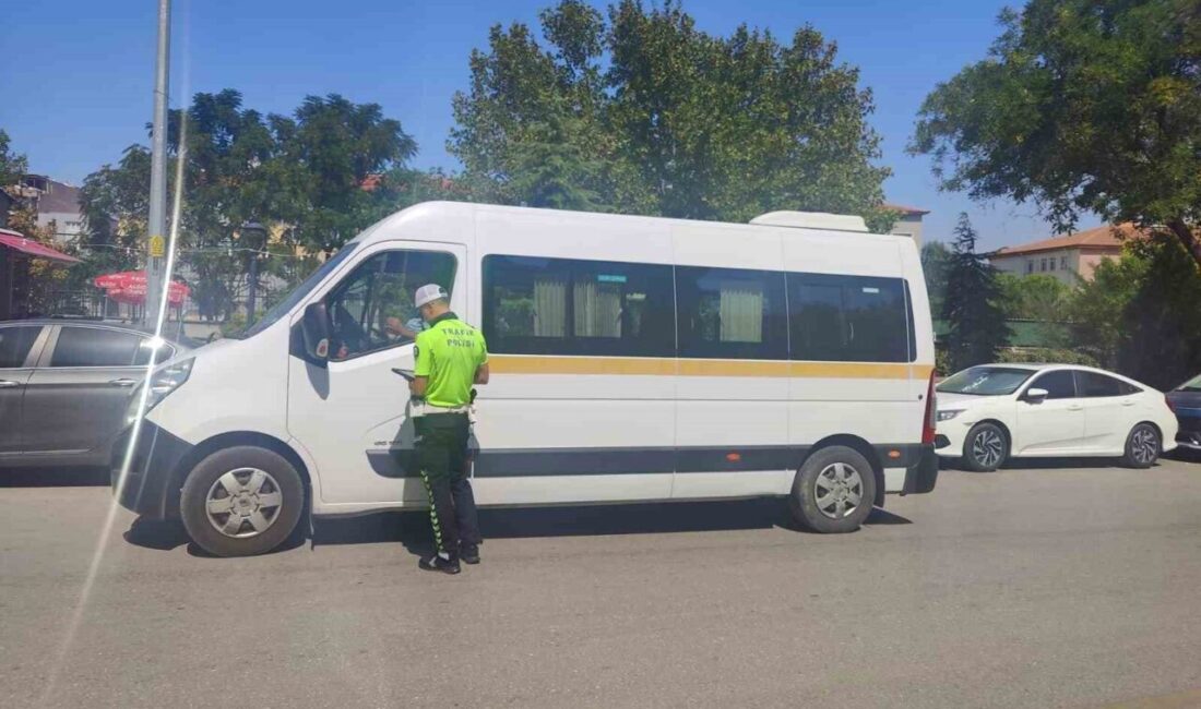 Manisa’da okul servisleri sıkı denetime alınırken, 12 sürücüye ceza kesildiği,