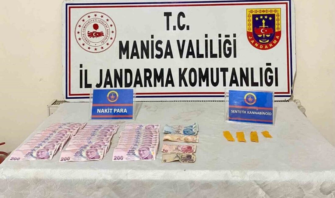 Manisa’da zehir tacirlerine geçit yok: 64 kök kenevir, 335 gram esrar ele geçirildi Manisa’nın Salihli ilçesinde jandarma ekipleri tarafından düzenlenen operasyonda 64 kök