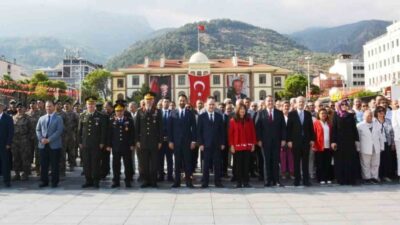 Manisa’nın düşman işgalinden kurtuluşunun 103. yılı düzenlenen törenle kutlandı. Manisa’nın