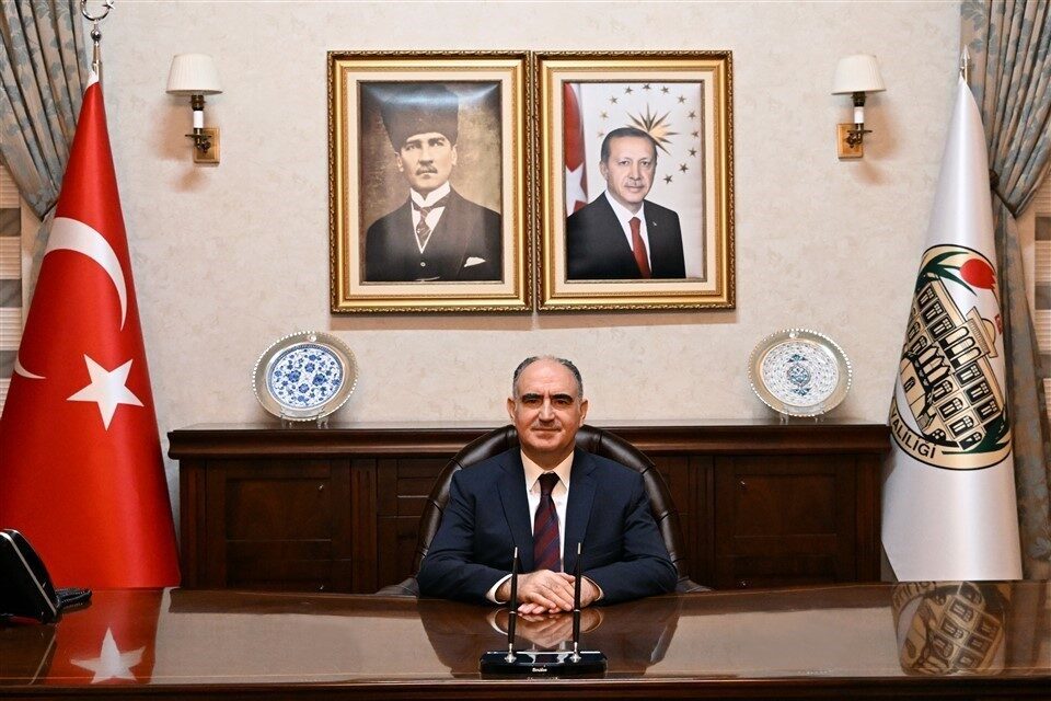Manisa’ya 2025’te 12 yeni okul ve 208 derslik kazandırıldı Manisa Valisi Vahdettin Özkan, 2025-2026 Eğitim-Öğretim Yılı dolayısıyla yayımladığı mesajında,