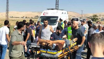 Mardin’in Artuklu ilçesinde hafif ticari araç ile motosikletin çarpışması sonucu