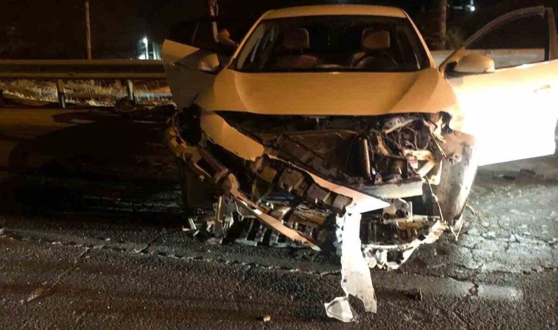Mardin’de otomobil demir bariyerlere çarptı: 1 yaralı Mardin’de, sürücüsünün direksiyon hakimiyetini kaybettiği otomobil bariyere çarptı. Kazada 1