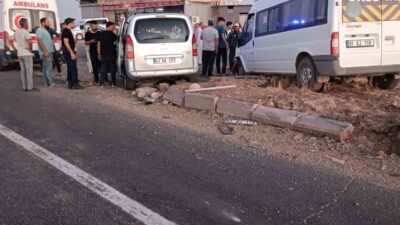 Mardin’de otomobil, hafif ticari araç ve minibüsün karıştığı zincirleme trafik