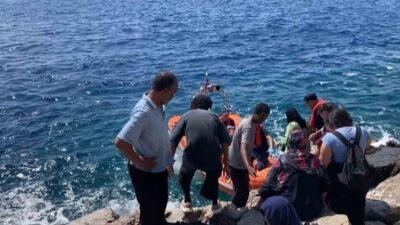 Muğla’nın Marmaris ilçesi Armella koyunda mahsur kalan 16’sı çocuk toplam