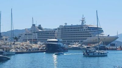 Muğla’nın Marmaris ilçesi dev yolcu gemilerini ağırlamaya devam ediyor. Hava