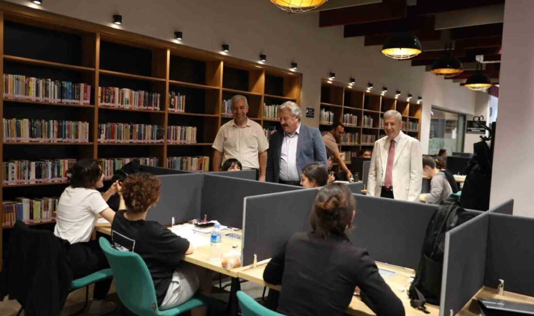 Melikgazi Belediyesi akıp küpleri 66 bin üyesiyle yaz boyunca doldu taştı Melikgazi Belediyesi’nin gençlere yönelik vizyoner projesi Akıl Küpü Kütüphaneleri, yalnızca