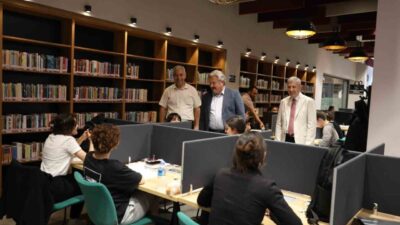 Melikgazi Belediyesi’nin gençlere yönelik vizyoner projesi Akıl Küpü Kütüphaneleri, yalnızca