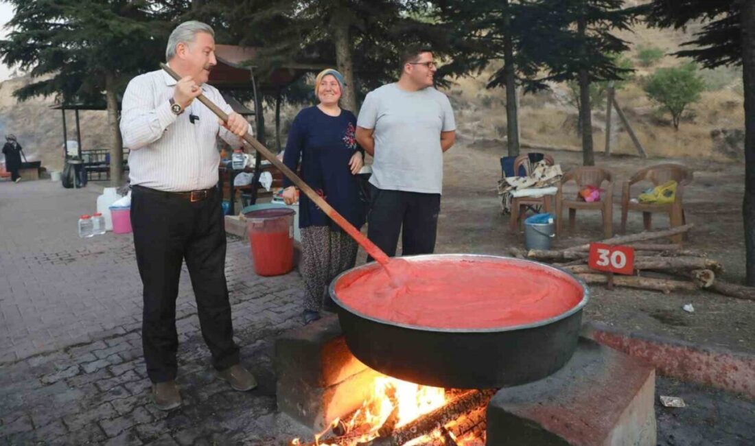 Melikgazi Belediyesi’nin vatandaşlara salçalarını nezih ve steril ortamda yapma imkanı