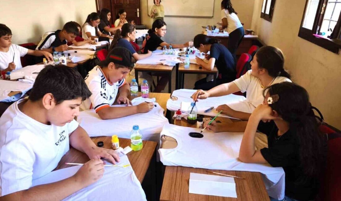 Melikgazi’nin İngilizce Yaz Kampı başarıyla sona erdi Gençlere yönelik düzenledikleri sosyal, kültürel ve sportif etkinliklerine eğitim hizmetleriyle