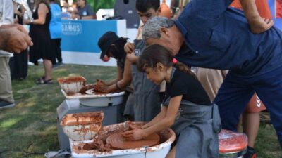 Menemen Belediyesi tarafından gerçekleştirilen 4. Uluslararası Menemen Çömlek Festivali, dolu
