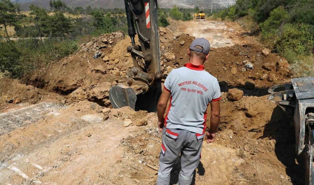 Menteşe’de yol çalışmalarıyla ulaşım güvenliği artıyor Menteşe Belediyesi, kent merkezi ve kırsal mahallelerde yürüttüğü yol yapım,