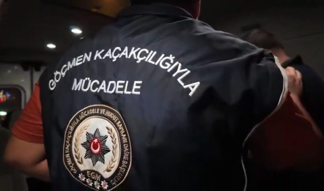 Mersin’de 12 düzensiz göçmen yakalandı Mersin’de yapılan çalışmada yakalanan 12 düzensiz göçmen ülkesine gönderilmek üzere