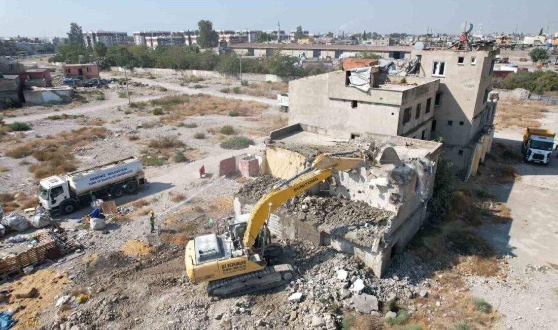 Mersin’de 2 katlı metruk bina kontrollü şekilde yıkıldı Mersin’in merkez ilçe Akdeniz Belediyesi, ’Çay Mahallesi Yerinde Kentsel Dönüşüm
