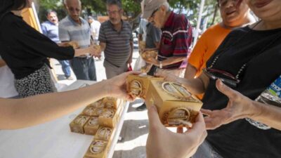 Mersin Büyükşehir Belediyesi, Mevlid Kandili dolayısıyla vatandaşlara 15 bin kandil