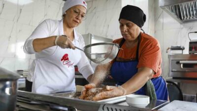 Mersin Büyükşehir Belediyesinin MERCEK Mesleki Eğitim Merkezlerinde açılan ‘Aşçı Çırağı