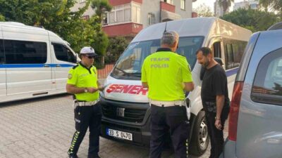 Mersin’de polis, yeni eğitim-öğretim yılı öncesi okul servislerine yönelik denetim
