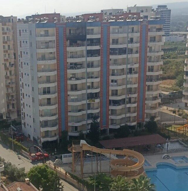 Mersin’de tatil sitesinde yangın Mersin’in Erdemli ilçesinde bir tatil sitesinde çıkan yangın itfaiye ekiplerin
