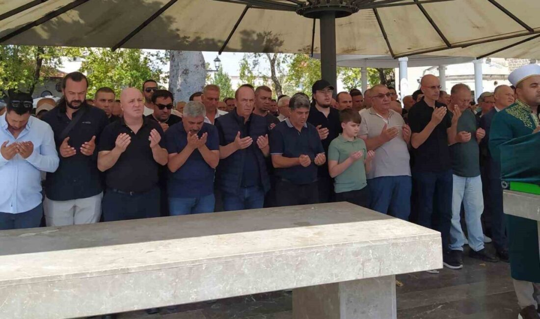MHP eski ilçe başkanı Ceyhun Demirakın gözyaşları ile uğurlandı Balıkesir’de Milliyetçi Hareket Partisine uzun yıllar hizmet eden, önceki dönem