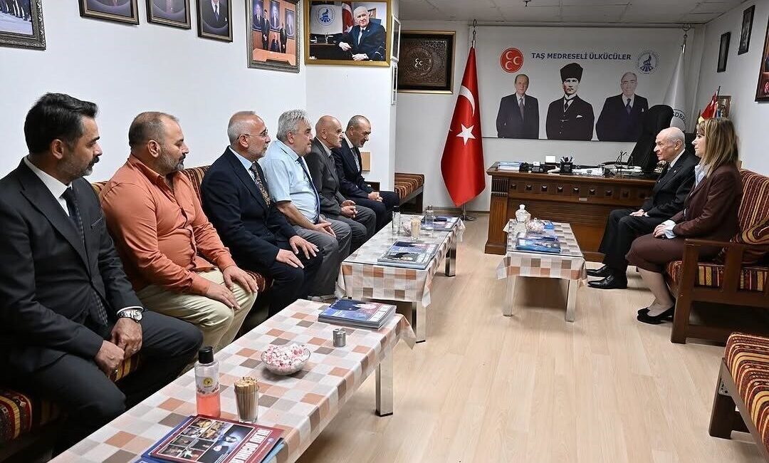 MHP Lideri Bahçeli, Taş Medreseli ülkücüleri ziyaret etti Milliyetçi Hareket Partisi (MHP) Genel Başkanı Devlet Bahçeli, Taş Medreseli