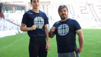 İngiltere’de yapılan Dünya Boks Şampiyonası’nda mücadele eden milli boksör Gizem