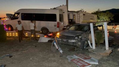 Adıyaman’da minibüs ile otomobilin çarpışması sonucu 12 kişi yaralandı. Edinilen