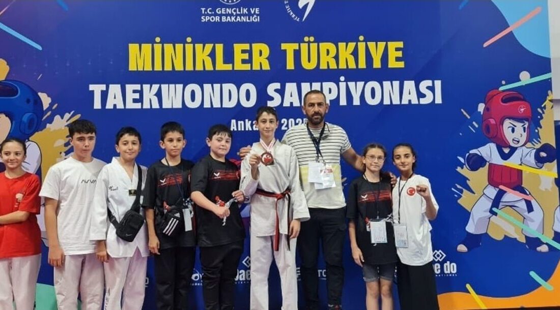 Minik taekwondocular Ankara’dan dereceyle döndü Ankara’da devam eden Minikler Türkiye Taekwondo Şampiyonası’nda Afyonkarahisar’ı temsil eden