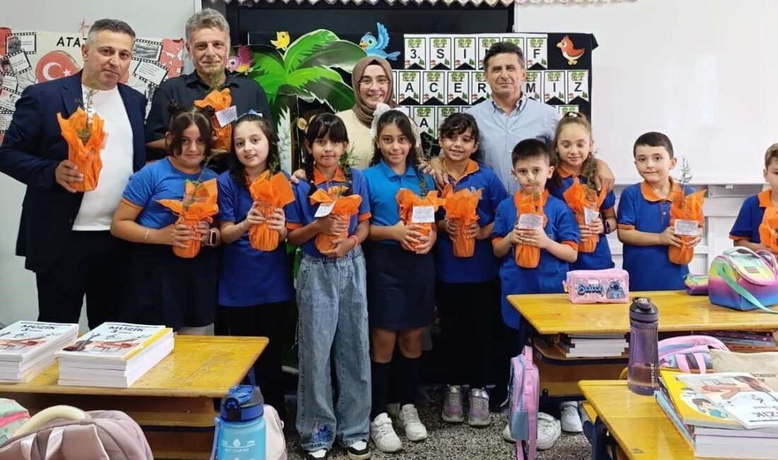 Minikler, gelecekleri için ağaç dikti SAMSUN (İHA) – Samsun’da ilkokul 3. sınıf öğrencileri, yeşil vatanı
