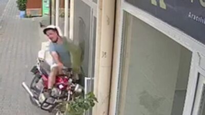 Manisa’nın Kula ilçesinde meydana gelen kazada, direksiyon hakimiyetini kaybeden motosiklet