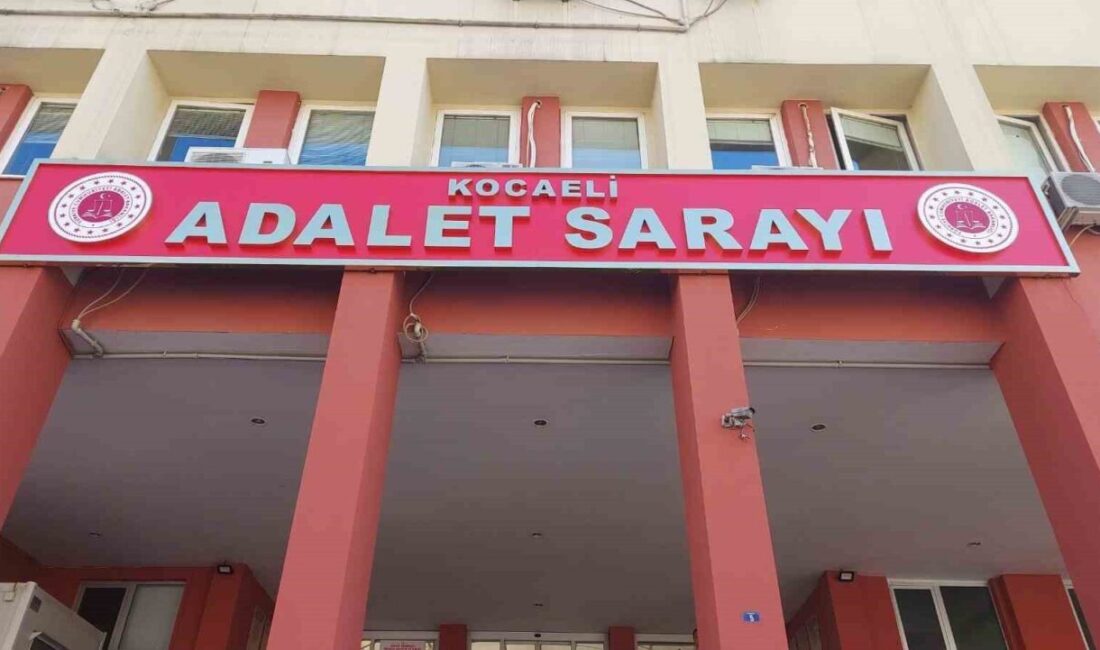 Kocaeli’nin Kandıra ilçesinde kamyonetle çarpışan motosikletteki iki kişinin hayatını kaybettiği