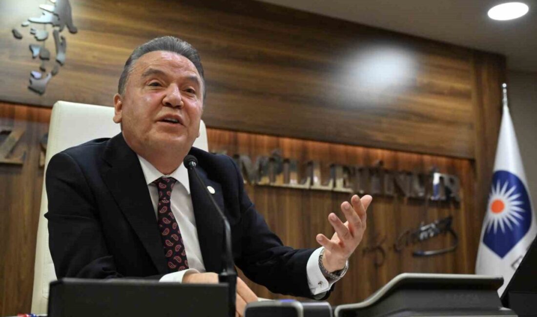 Muhittin Böcek hastaneye sevk edildi Rüşvet ve yolsuzluk soruşturması kapsamında tutuklanan ve görevinden uzaklaştırılan Antalya