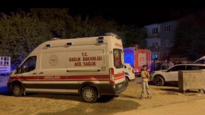 Muş’un Yeşilyurt Mahallesi’nde gece saatlerinde çıkan yangın faciaya yol açtı.