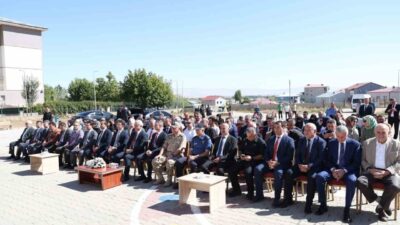 Muş’ta “İlköğretim Haftası” dolayısıyla 2071 Melikşah İlkokulu’nda program düzenlendi. Muş