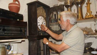 Gaziantep’te yaşayan 70 yaşındaki Said Dertli, antika tutkusuyla topladığı eski