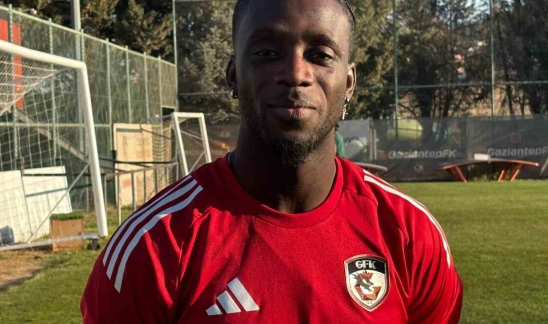 Trabzonspor maçı hazırlıklarını sürdüren Gaziantep Futbol Kulübü’nde stoper Myenty Abena,