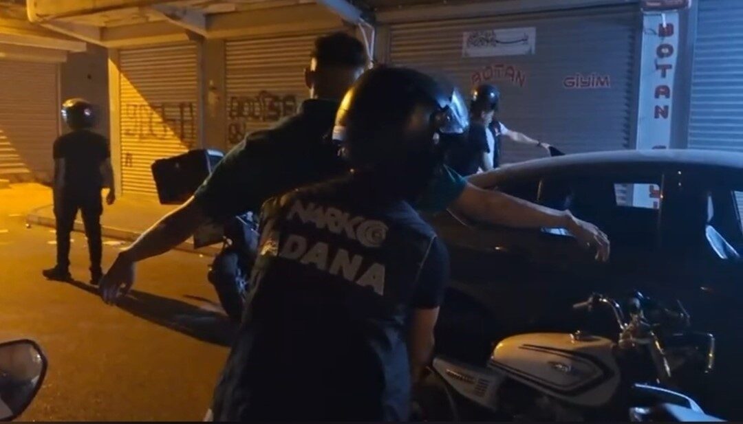Adana’da uyuşturucu kullanımının önüne geçmek için yapılan “Narkoalan Uygulamasında” 3.45