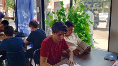 Halk Sağlığı Haftası kapsamında Nazilli’de düzenlenen etkinlikte, gençlere dijital dünyanın