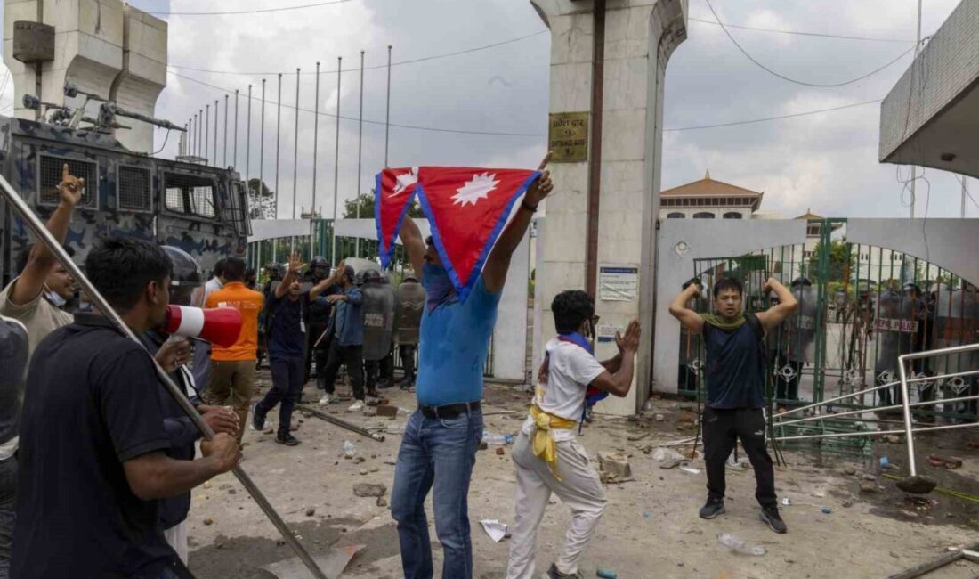 Nepal’de on binlerce kişinin sosyal medyanın yasaklanmasının ardından gerçekleştirdiği geniş