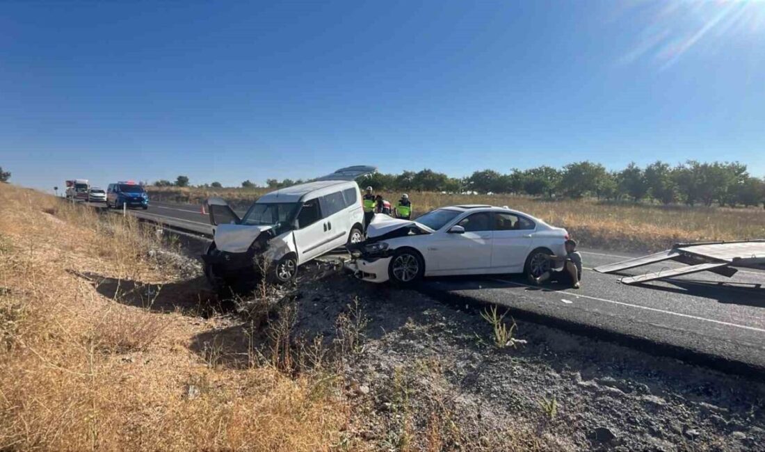 Nevşehir’de hafif ticari araç ile otomobilin kafa kafaya çarpışması sonucu