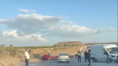 Nevşehir’de otomobil ile minibüsün kafa kafaya çarpıştığı kazada 1 kişi