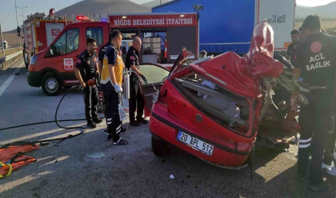 Niğde-Pozantı Otoyolu’nda feci kaza: 2 ölü, 3 yaralı Niğde’de emniyet şeridindeki çekicinin römorkuna çarpan otomobildeki 2 kişi yaşamını