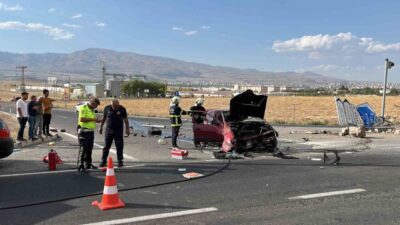 Niğde’de kontrolden çıkan otomobilih refüje çarptığı kazada sürücü yaralandı. Edinilen