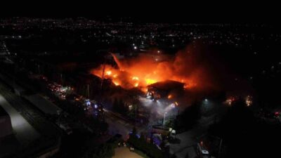 Niğde Organize Sanayi Bölgesi’nde (OSB) faaliyet gösteren fabrikada çıkan yangına