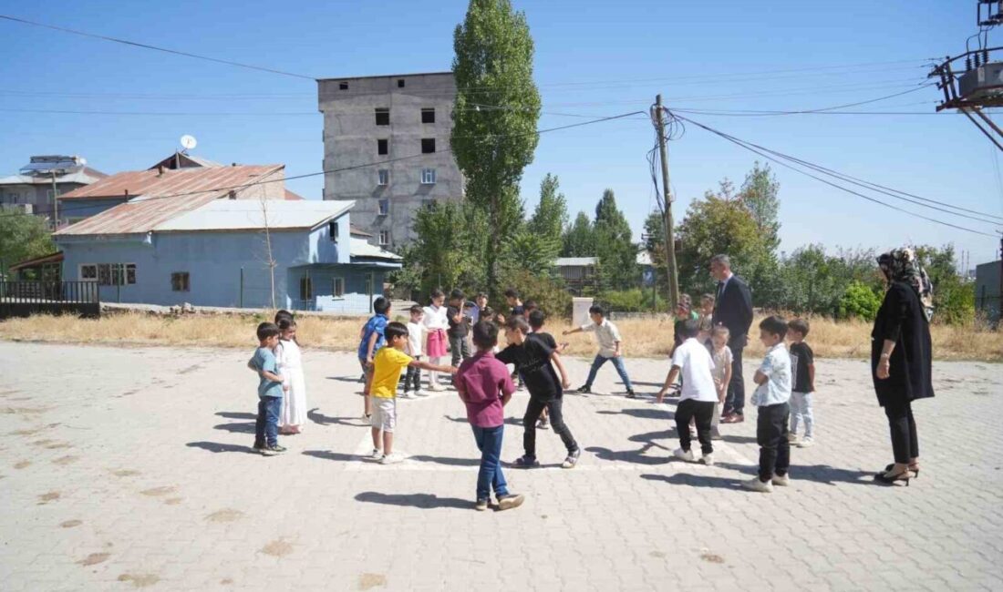 Öğrenciler zil sesi olmadan teneffüse çıktı Muş’un Ağaçlı Köyü İlkokulunda öğrenciler ilk kez zil sesi olmadan