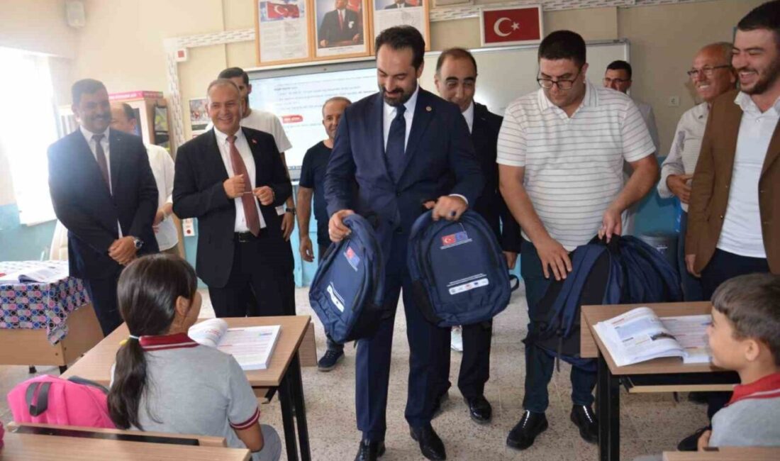 Öğrencilere okulun ilk gününde çanta sürprizi 2025-2026 Eğitim öğretim yılının ilk gününde, Yunusemre ilçesine bağlı Yuntdağı