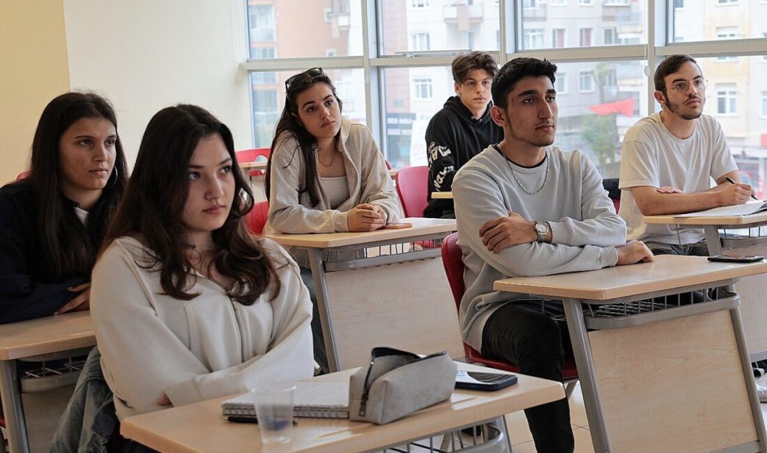 Öğrencilere ücretsiz eğitim fırsatı Ataşehir Belediyesi tarafından 8’inci ve 12’inci sınıf öğrencilerine yönelik ücretsiz