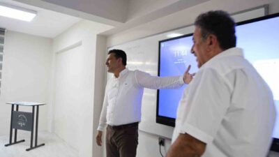 Adana’nın Kozan ilçesinde yenilenerek ücretsiz eğitim merkezine dönüştürülen eski belediye